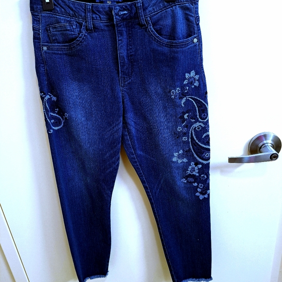 Women's Democracy Flower Embroidered AB Solution Ankle Jeans Size 8 P - Picture 10 of 12